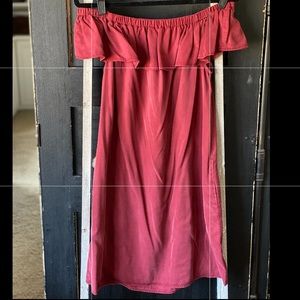 Burgundy strapless with pockets!